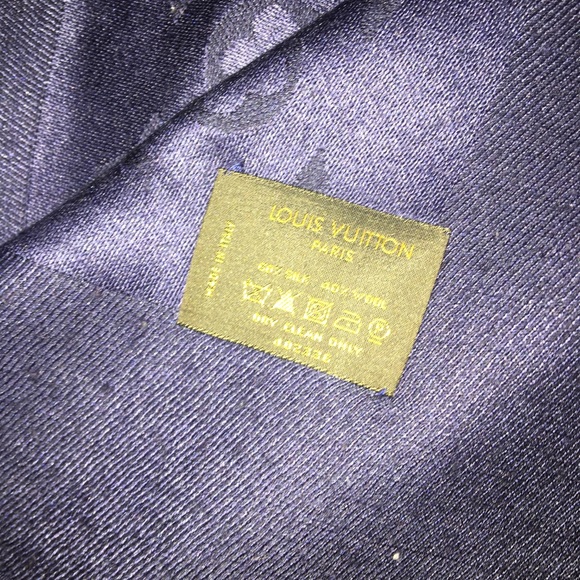 Louis Vuitton Scarf - Picture 3 of 4